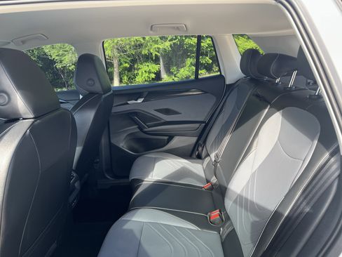 Certified 2025 Volkswagen Tiguan SE FWD image 27