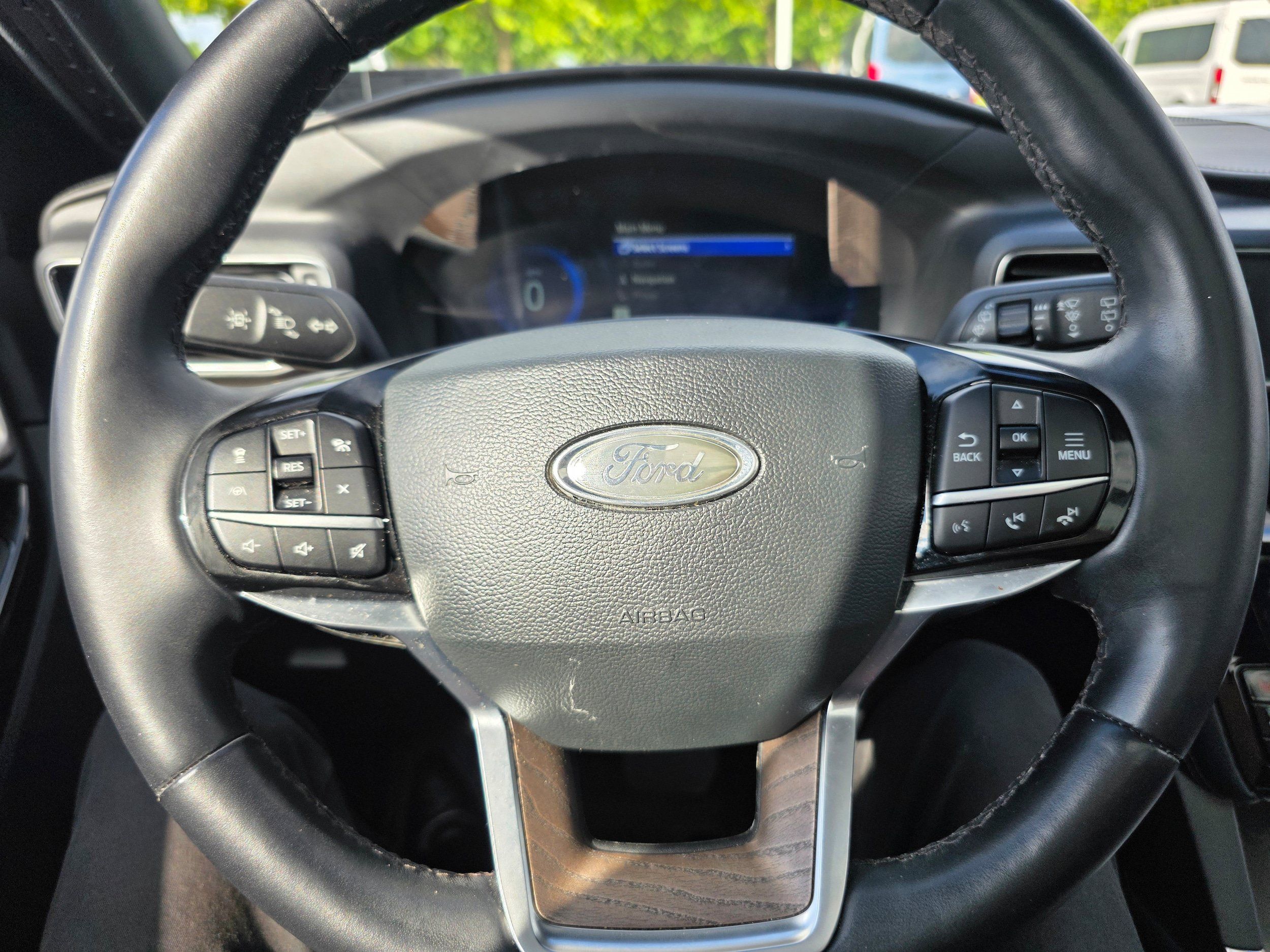 Used 2022 Ford Explorer Platinum w/ Equipment Group 601A AWD/4WD image 14