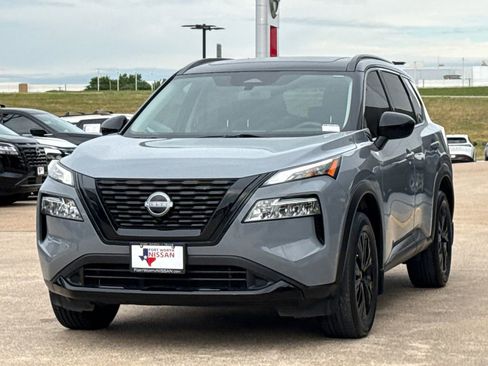 Used 2023 Nissan Rogue SV w/ SV Premium B Package image 4