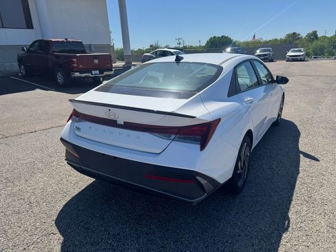 Used 2025 Hyundai Elantra Sport FWD image 7
