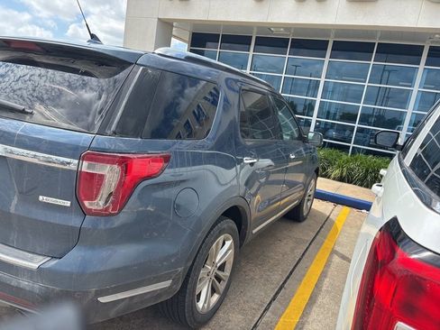 Used 2019 Ford Explorer Limited w/ Ford Safe & Smart Package FWD image 9