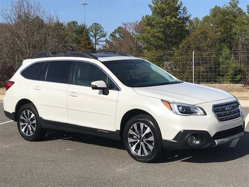 Used 2017 Subaru Outback 2.5i Limited image 2