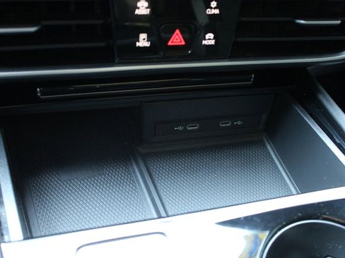 Used 2024 Volkswagen Atlas Peak Edition SE AWD/4WD image 45