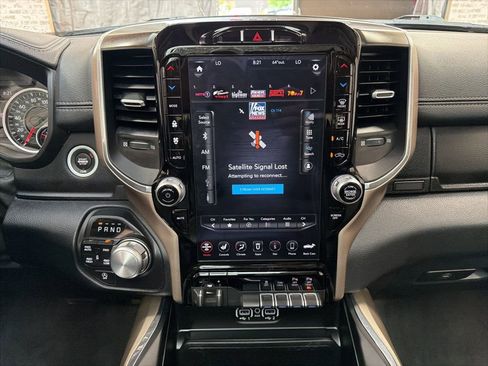 Used 2021 RAM 1500 Laramie AWD/4WD image 19