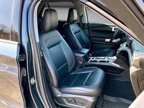 Used 2022 Ford Explorer XLT w/ Equipment Group 202A image 29