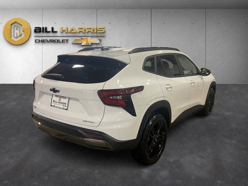 New 2026 Chevrolet Trax ACTIV w/ Sunroof Package image 2