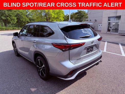 Used 2021 Toyota Highlander XSE AWD/4WD image 5