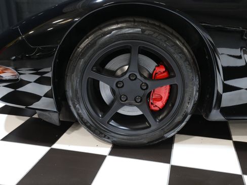 Used 2001 Chevrolet Corvette Convertible w/ Preferred Equipment Group2 RWD image 36