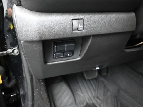 Used 2025 Chevrolet Colorado Trail Boss image 13