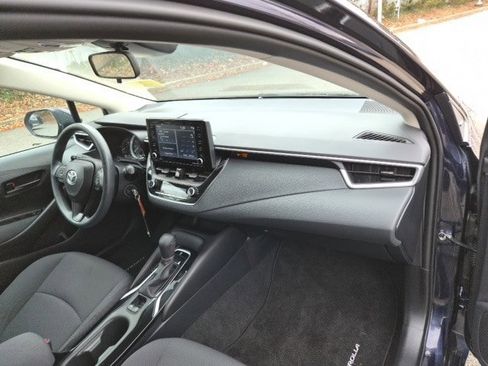 Used 2022 Toyota Corolla LE image 8