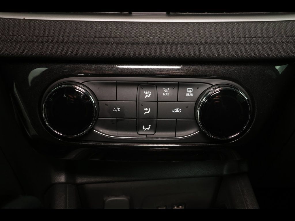 Used 2025 Chevrolet TrailBlazer LT FWD image 25
