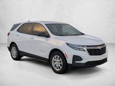 Used 2024 Chevrolet Equinox LS FWD image 3