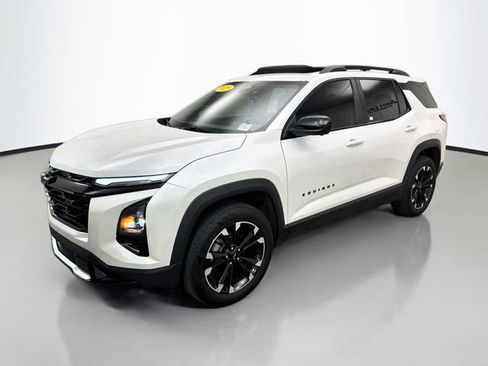 Used 2025 Chevrolet Equinox RS w/ Safety and Technology Package AWD/4WD image 3
