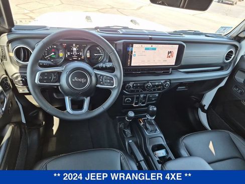 Used 2024 Jeep Wrangler Unlimited Sahara w/ Technology Group AWD/4WD image 16