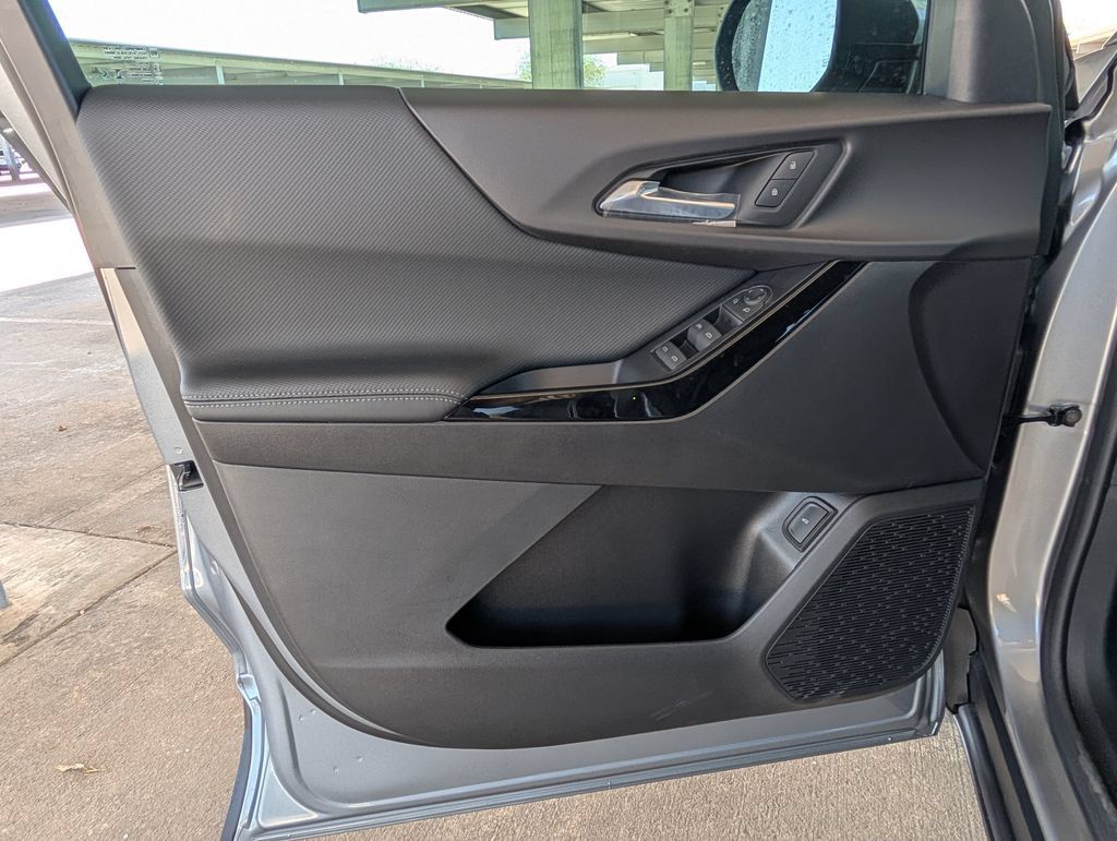New 2027 Chevrolet Equinox LT w/ Convenience Package II FWD image 12