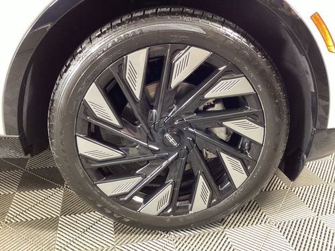 Used 2025 Lincoln Nautilus Reserve AWD/4WD image 7