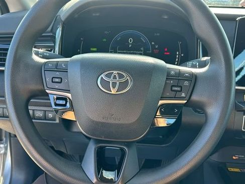 Used 2025 Toyota Camry LE image 19