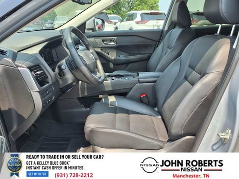 Certified 2025 Nissan Rogue SL FWD image 3