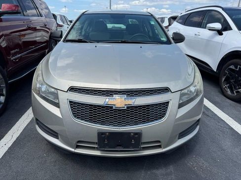 Used 2013 Chevrolet Cruze LS FWD image 2