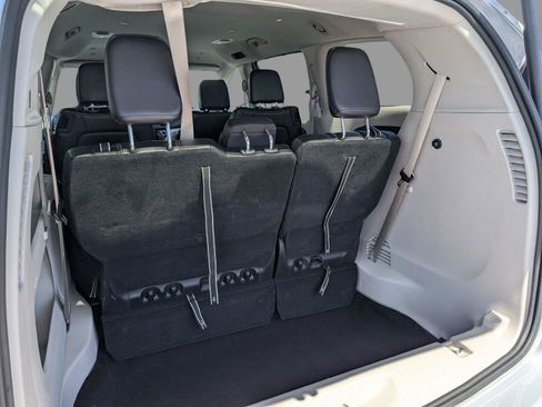 Used 2024 Chrysler Pacifica Touring-L FWD image 33