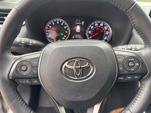 Used 2019 Toyota RAV4 XLE Premium image 7