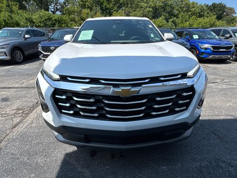 Used 2026 Chevrolet Equinox LT FWD image 2