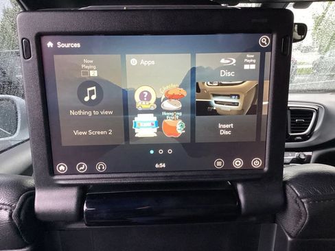 Used 2018 Chrysler Pacifica Touring-L Plus w/ S Appearance Package FWD image 19