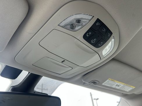 Used 2021 Chrysler Pacifica Touring-L image 26