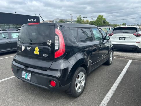 Used 2017 Kia Soul FWD image 3