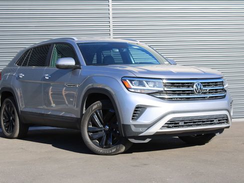 Used 2022 Volkswagen Atlas Cross Sport SE image 3