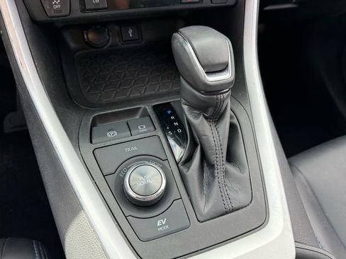 Used 2022 Toyota RAV4 XSE image 28