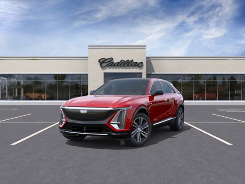 New 2025 Cadillac Lyriq Luxury w/ LPO, Floor Liner Package AWD/4WD image 8