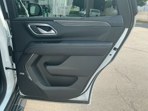 Used 2024 GMC Yukon SLT w/ SLT Luxury Package AWD/4WD image 19