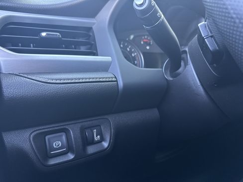 Used 2023 GMC Acadia SLE image 16