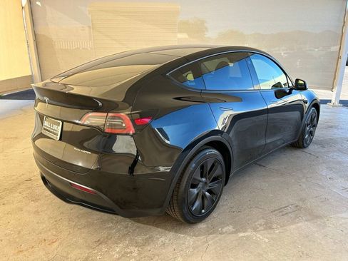 Used 2025 Tesla Model Y Long Range image 3