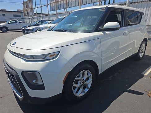 Used 2021 Kia Soul S FWD image 1