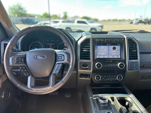 Used 2019 Ford Expedition XLT w/ Equipment Group 201A AWD/4WD image 17