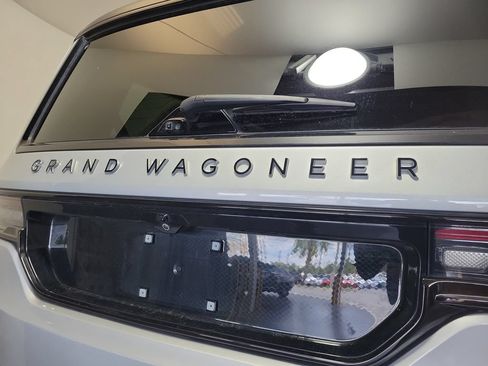 Used 2025 Jeep Grand Wagoneer Series III w/ Rear Seat Video Group 1 AWD/4WD image 7