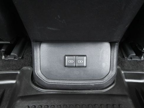 Used 2023 Toyota Highlander XLE AWD/4WD image 14