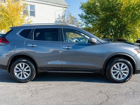 Used 2019 Nissan Rogue SV image 5
