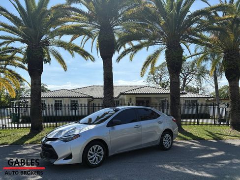Used 2017 Toyota Corolla LE FWD image 7