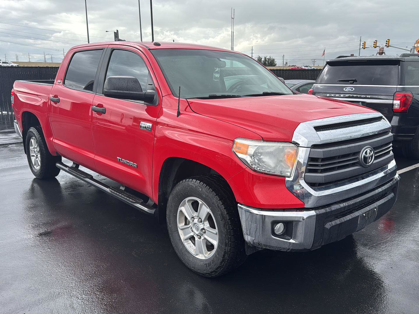 Used 2014 Toyota Tundra SR5 w/ SR5 Upgrade Package AWD/4WD image 2