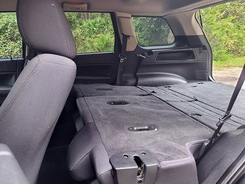 Used 2010 Jeep Grand Cherokee Laredo image 20