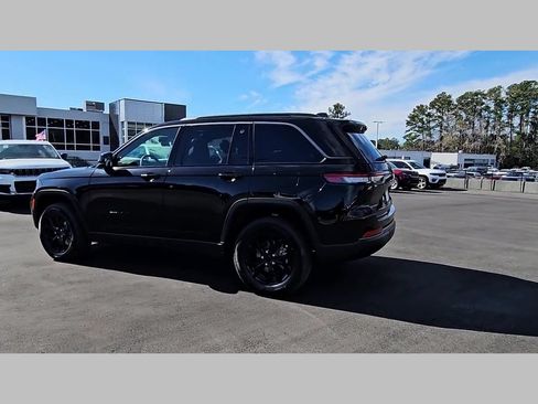 New 2026 Jeep Grand Cherokee Altitude RWD image 32