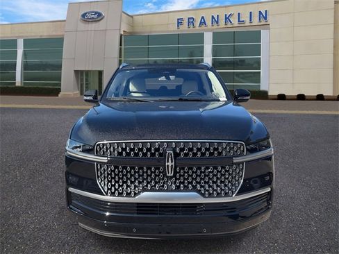 New 2025 Lincoln Navigator Reserve image 2