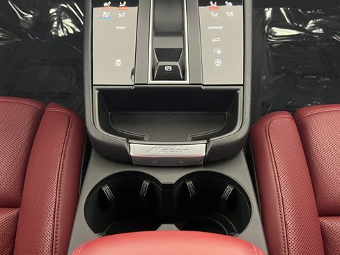 Certified 2026 Porsche Macan AWD/4WD image 20