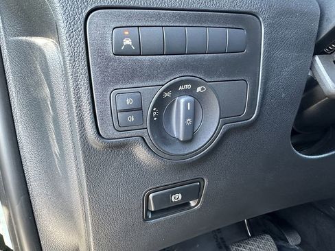 Used 2023 Mercedes-Benz Metris Passenger image 31
