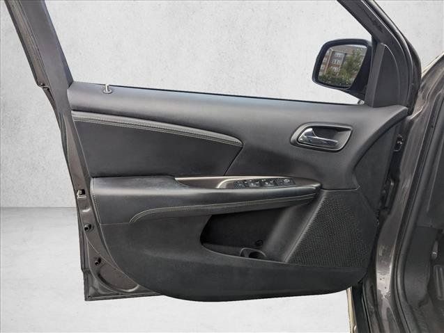 Used 2017 Dodge Journey Crossroad w/ Popular Equipment Group FWD image 21