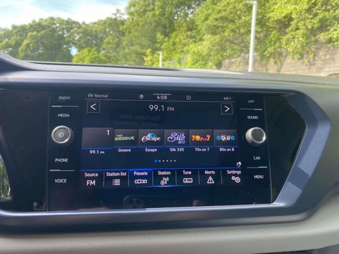 Certified 2022 Volkswagen Taos SE AWD/4WD image 16