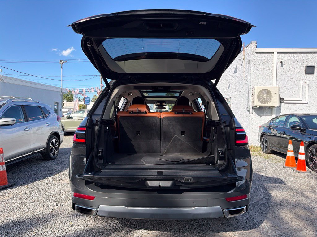 Used 2024 BMW X7 xDrive40i w/ Executive Package AWD/4WD image 12